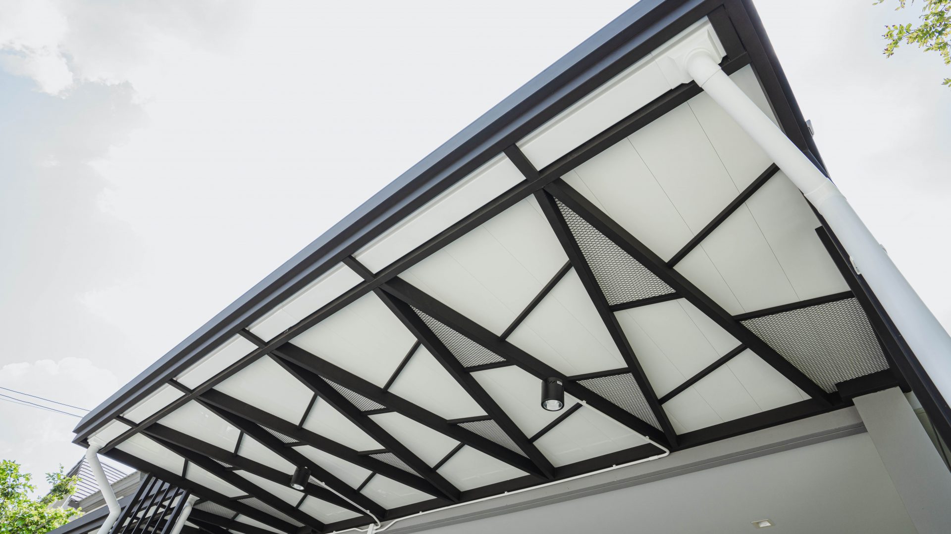 บทความที่เกี่ยวข้องกับรางน้ำฝน