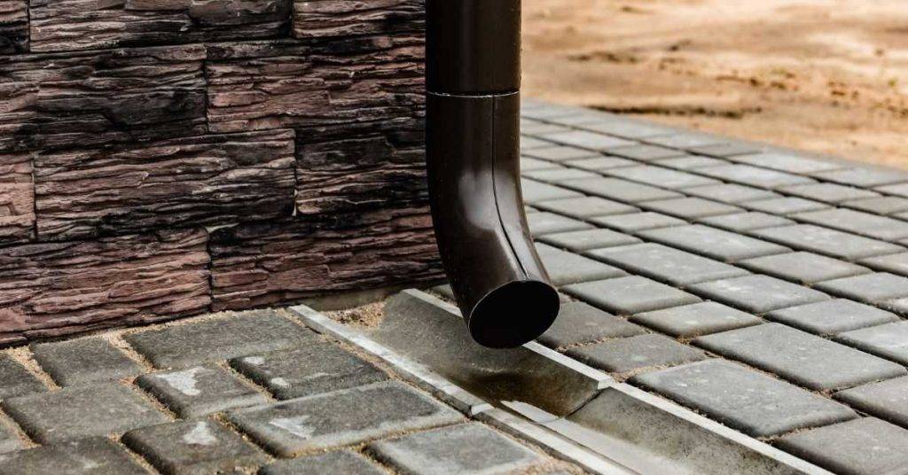 การติดตั้งโซ่ระบายน้ำฝนที่อยู่อาศัย